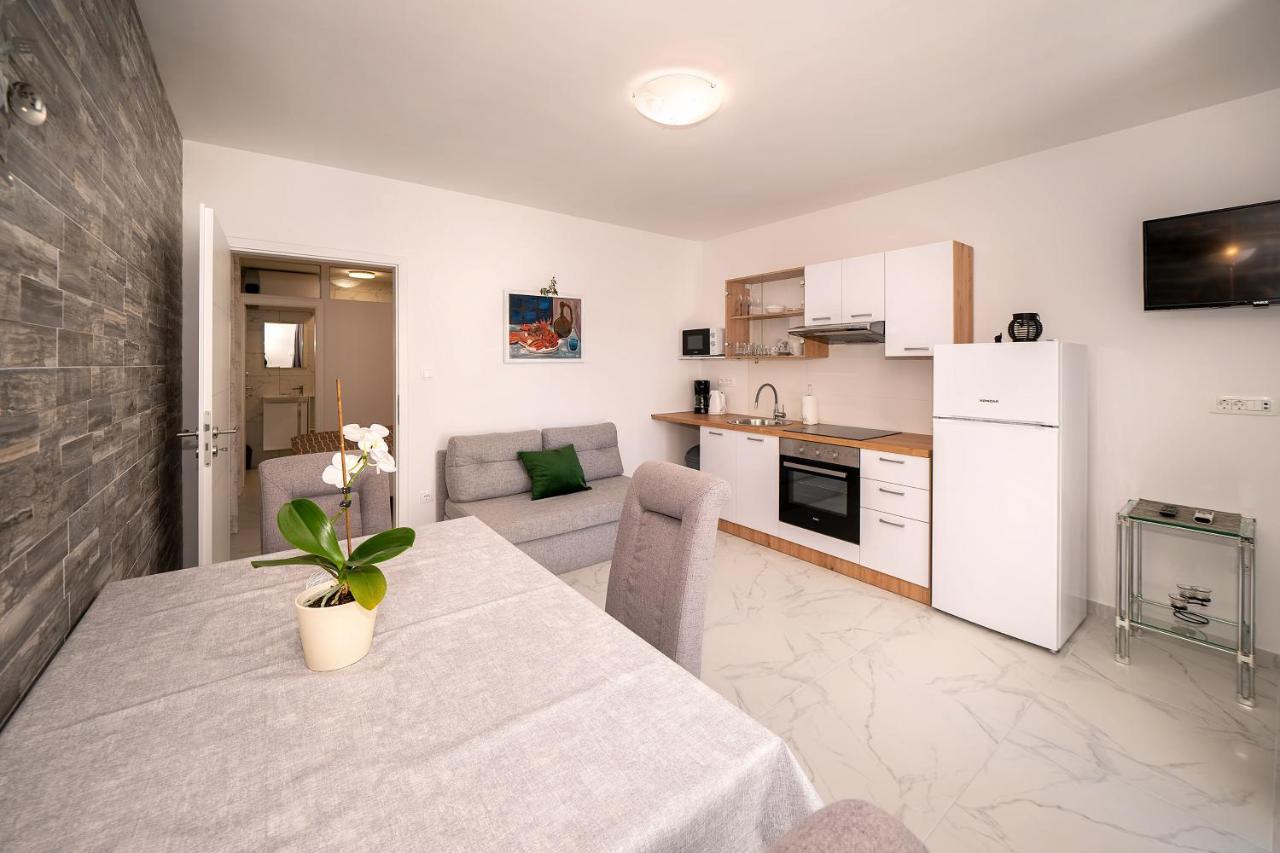 Apartments Kricin 14 Laura バスカ エクステリア 写真